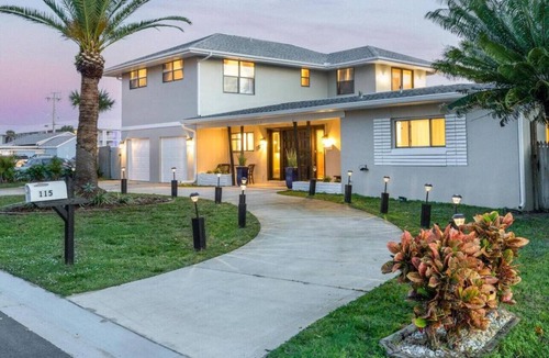 Satellite Beach House | SAND CASTLE: Big beach house. Walk to Beach. Heated Pool in screened pool house.
