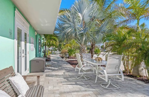 Satellite Beach Apartment | Sandpiper 𓇼 1BR/1BA Across From Beach!