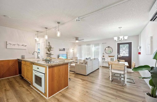 Satellite Beach Apartment | Sandpiper 𓇼 2BR/1BA Across From Beach!