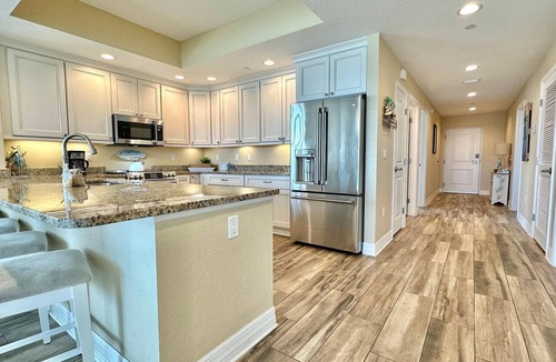 Clearwater Beach Condo | Sandpiper's Cove 303 Waterfront 3 Bedroom 2 Bathroom - Sandpiper's Cove