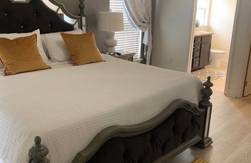 Balm House | Sandy Escape: 4BR 2BA Near Beach