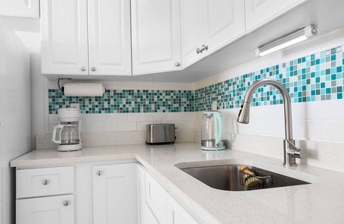 Holmes Beach House | Sandy Feet Retreat · 28-Night Min · Pets OK