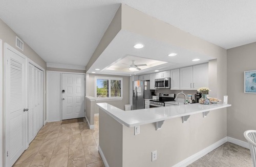 Sanibel Condo | Sanibel 3rd-Floor Corner Retreat—Panoramic Gulf Views, Private Lanai & Direct Beach Access | Remodeled 2BR/2BA | King Suite + Twins | Sleeps 6
