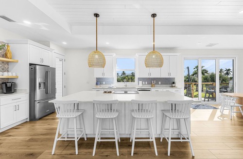 Sanibel House | Sanibel! 4bd/3ba 5bds 1-min walk to private beach!