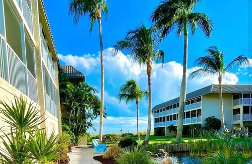 Sanibel Condo | Sanibel Beachfront Back on VRBO- 5 Star Ratings. Immaculate/Updated/On the Sand!