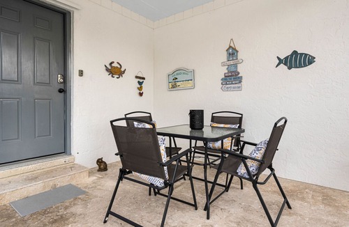 Sanibel Cottage | Sanibel Shores B1, Walking Distance to Beach (0.5 mile), 4 night minimum
