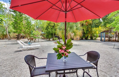 Sanibel Cottage | Sanibel-Style on the East End! Walk to restaurants and the lighthouse. NEW!