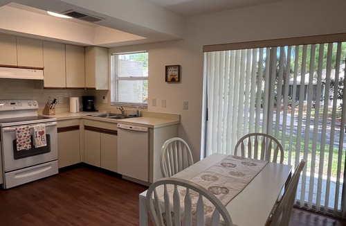 Park East Villa | Sarasota Downtown with heated swimming pool