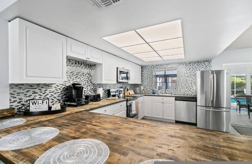 Whitfield House | Sarasota Family Home Private Heated Pool Relax