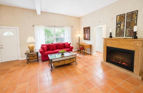 Whitfield House | Sarasota Family Stay Near Beach & SRQ Airport sleep 11