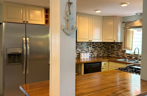 Flora Villa House | Sarasota Gem Private Heated Pool Minutes to Siesta and Lido Beaches Family-Ready