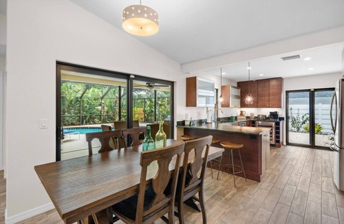 Indian Beach Sapphire Shores House | Sarasota Retreat near Sarasota Downtown