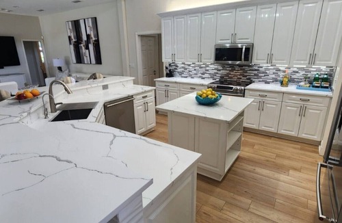 Misty Creek House | Sarasota Retreat: Sleeps 21, heated pool near beaches & top attraction