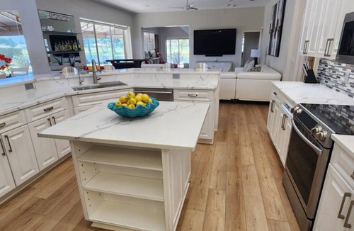 Misty Creek House | Sarasota Retreat: Sleeps 21, heated pool near beaches & top attraction