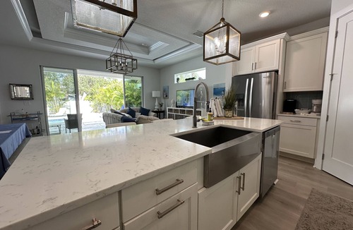 Alta Vista House | Sarasota's Shabby - Chic Retreat w Pool