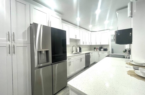 Seminole House | SAUNA! HUGE HOT TUB HEATED POOL UPDATED HOME 3 mileto beach 3BD 2BA 3 KING BEDS!