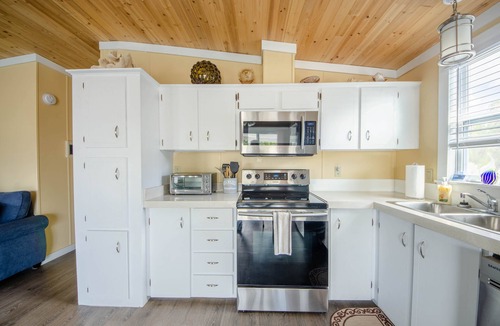 Cudjoe Key House | SAVE BIG $ JULY/AUG. WATERFRONT 4 BIKES & 2-2 PERSON KAYAKS. KING & QUEEN BEDS