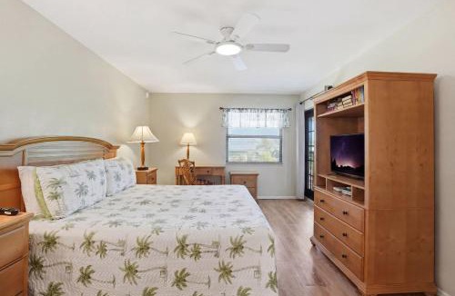 Park Shore House | Scenic Resort Views From This 3rd Floor Deluxe Condo