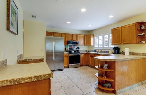 Interchange Square House | Screened Porch + Patio: Group Getaway in Palm Bay!