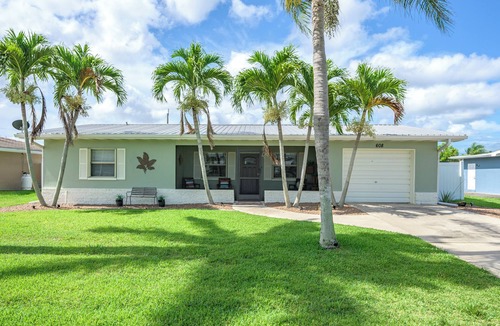 Yacht Club House | SE Cape Coral Pool & Hot Tub Oasis — Walk to Beach!