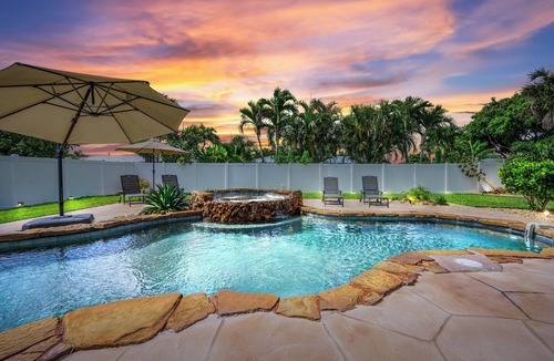 Yacht Club House | SE Cape Coral Pool & Hot Tub Oasis — Walk to Beach!