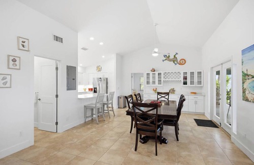 Sanibel House | Sea Bell Home - Short walk to Bowman`s Beach. Spacious vacation rental home
