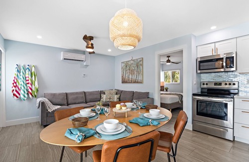 Siesta Key Village House | Sea Breeze - Pet Friendly, Located in Siesta Key Village, Steps to Siesta Key Beach!