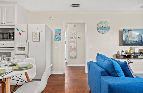 Holiday Beach House | Sea Escape: PCB Two Blocks From Beach
