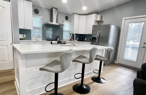 Allendale Terrace Apartment | Sea Glass Cottage - Charming Apartment Minutes to Downtown St Pete