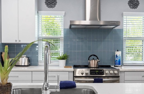 Allendale Terrace Apartment | Sea Glass Cottage - Charming Apartment Minutes to Downtown St Pete