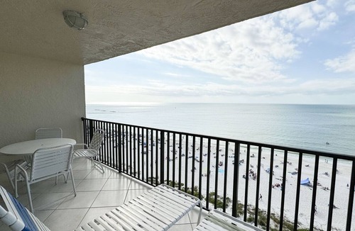Marco Island Condo | Sea Winds 1006: Outstanding View! Beach Front
