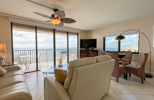 Marco Island Condo | Sea Winds 1006: Outstanding View! Beach Front