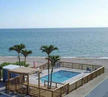 Englewood Hotel | Seafarer Beach Resort - Ocean View with a Pool on the Beach
