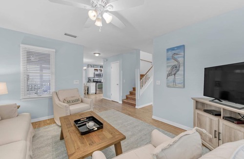 Seaside House | Seaside "Blue Clear Sky" | 2 BR | Bikes | Tower |Steps to Beach! | 🐶