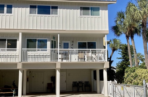 Indian Rocks Beach House | Seaside Dream-Beachside view just steps away from the white sands of the Gulf!