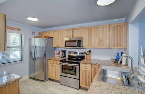 Hutchinson Island South Condo | Seaside Serenity & Luxury Living at This 2-Bedroom Condo on Hutchinson Island