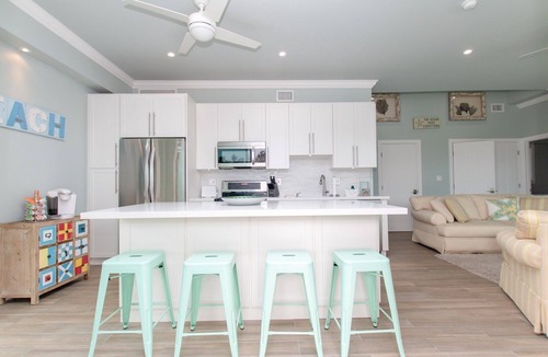Venetian Shores House | SEASONAL WATERFRONT RENTAL in Venetian Shores, Islamorada, Pool & New Dock