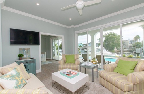 Venetian Shores House | SEASONAL WATERFRONT RENTAL in Venetian Shores, Islamorada, Pool & New Dock