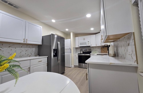 Sebring House | SEBRING OASIS-PRIME LOCATION-MINS TO DINING,SHOPPING,HOSPITAL 12 MILES TO TRACK