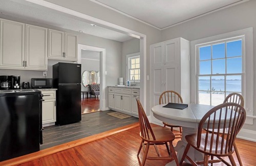 Tropic Apartment | See Wildlife Daily 2bd/2ba Riverfront Entire Apt