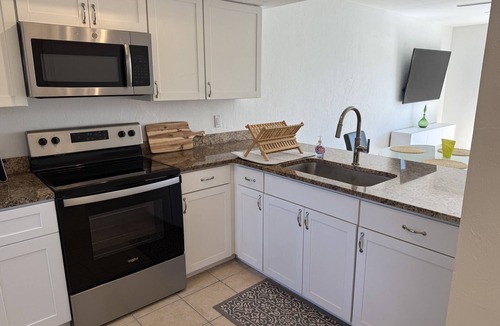 Golden Gate Villa | Semi-Attached House in Naples w/Huge Yard and Corner Lot
