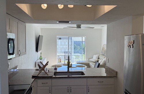 Golden Gate Villa | Semi-Attached House in Naples w/Huge Yard and Corner Lot