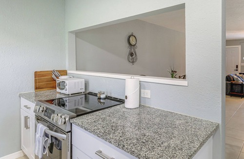 Lakewood Park Cottage | Serene Ft Pierce Stay Near Marina Sq & Downtown