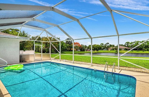 Jensen Beach House | Serene LAKE House 3br Heated POOL Home - near the beach and quiet!