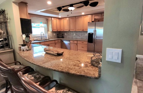Siesta Key Condo | Serenity @ Midnight Pass Inlet 28' Boat Dock/Fishing, 5 Min Beach Walk & More!