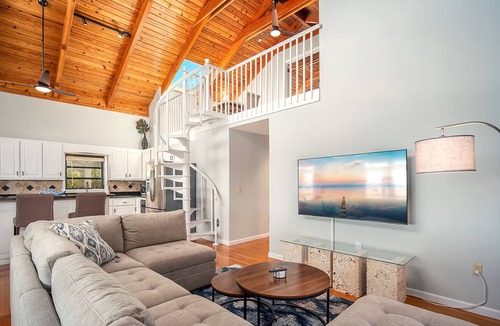 Doctor's Arm House | Serenity on San Remo | New dock & custom pool on Big Pine Key