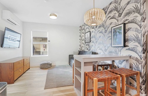Bayshore Hotel | Sextant The Carmela One Block From Beach 1 Bed 1 Bath