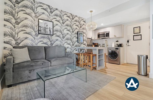 Bayshore Hotel | Sextant The Carmela One Block From Beach 1 Bed 1 Bath