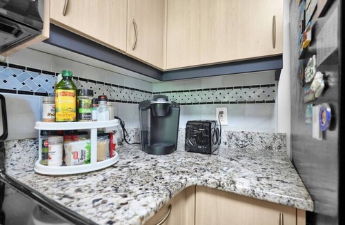 Coconut Grove Apartment | SF Bayshore Charm Free Parking