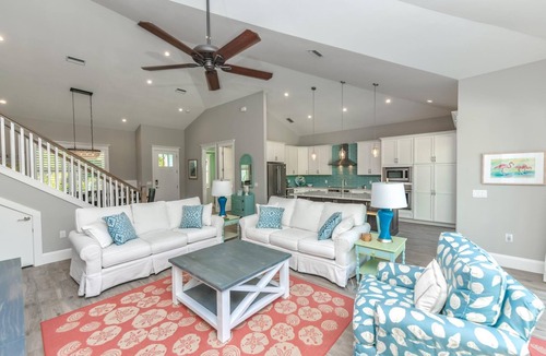Holmes Beach House | She's Always Right - Pet Home w/Pool, Spa, Steps to Beach & Prime AMI Location